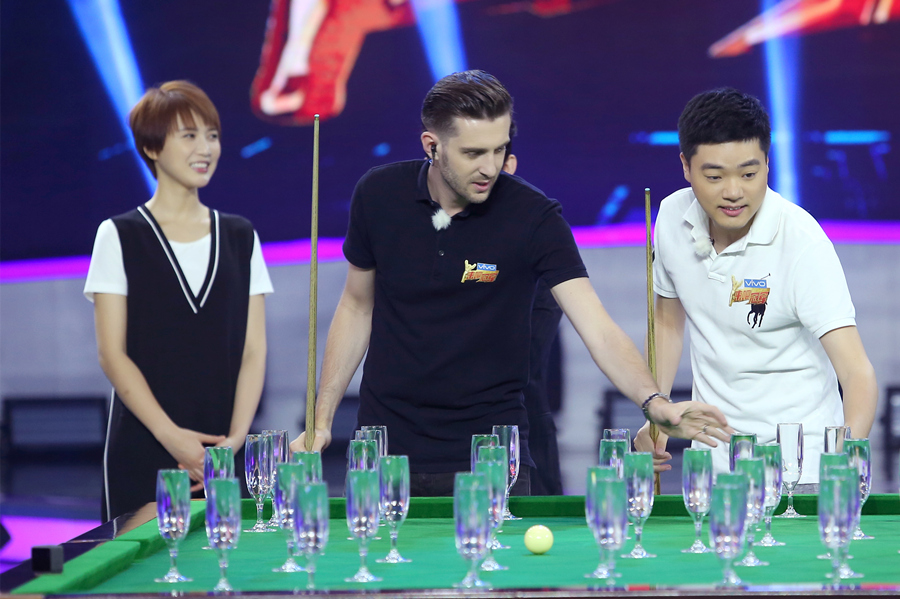 着他们的孩 着他们的孩