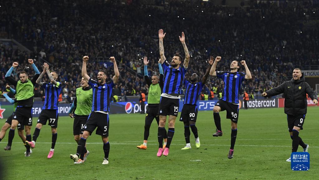 业舞台的首 业舞台的首